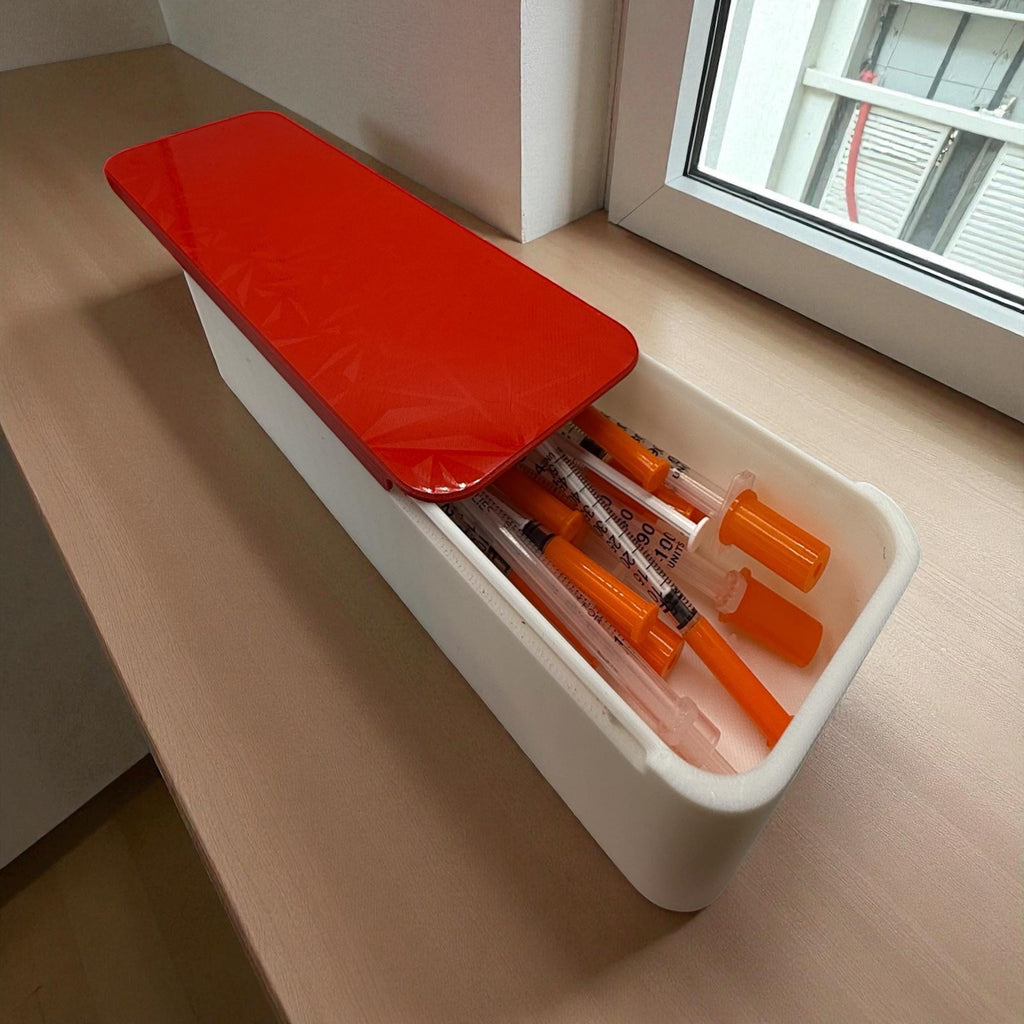 Syringe  storage case  holder– holds up preloaded syringes and insulin pens