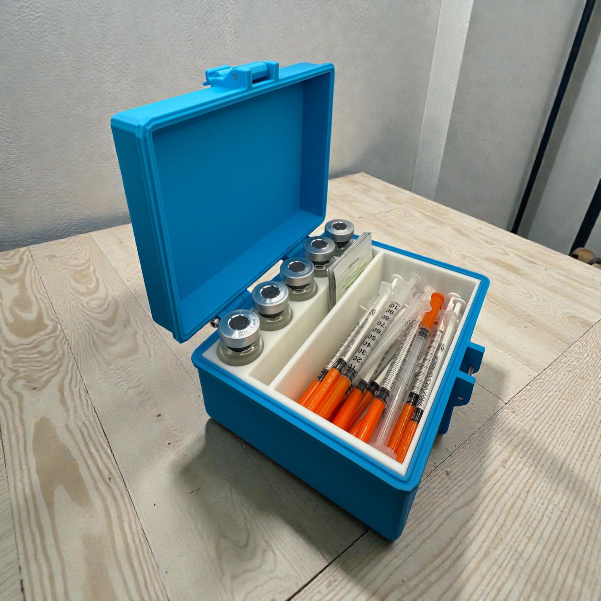 Peptides travel case storage organizer and syringe holder for 10ml vial